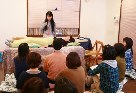 フラワーエッセンスのハートサポートシステム マウントフジフラワーエッセンスプロ養成講座　【通いの講座】画像